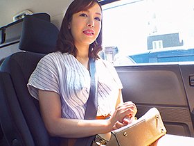 公衆便所の個室でSEXするのが好きなド変態人妻 れいな　サンプル画像04